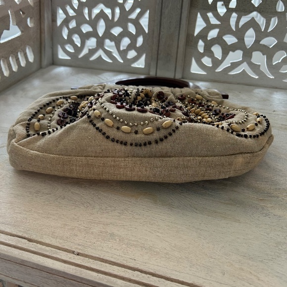 NWT BAKERS Jayden Beaded Linen Handbag Purse Wood Handles Brown Tan Metallic New - Picture 6 of 9